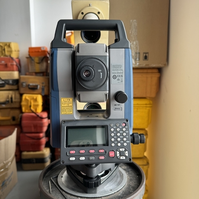 Использованная тотальная станция Sokkia IM101 Advanced Reflectorless Total Station 5,3 кг 45 мм Апертура EDM 48 мм для точных измерений