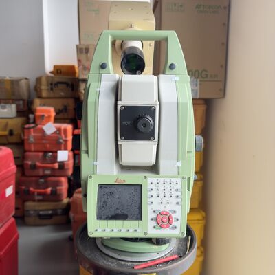 Использованная ТМ50 Leica Total Station с внутренней флэш-памятью и внешней SD-картой с форматом данных ASCII и 5,0′′ емкостным многоприкосновным экраном