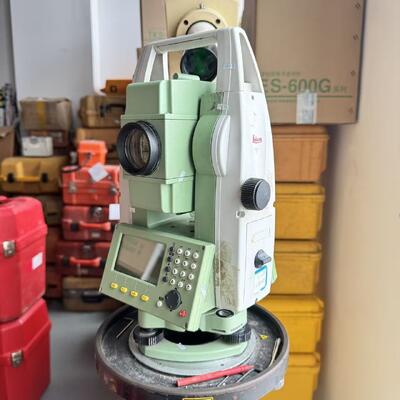 Использованная Leica TS09 Total Station с защитой от пыли и воды IP66, 0,6s грубого измерения и 1 минимум чтения точного измерительного инструмента